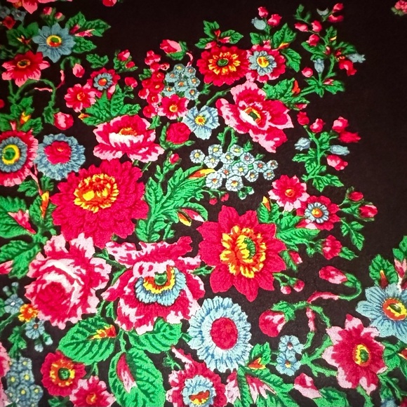 Vintage Pavlovo Posad Wool Shawl with Silk Fringe - Collectible, Bright - Picture 3 of 6